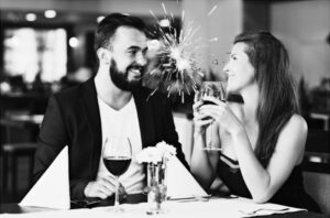 pareja en primera cita sin chispa